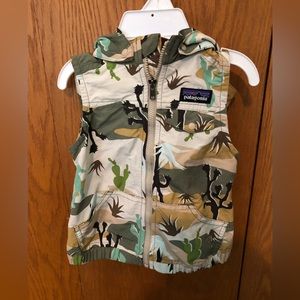 Patagonia vest 6-12 months